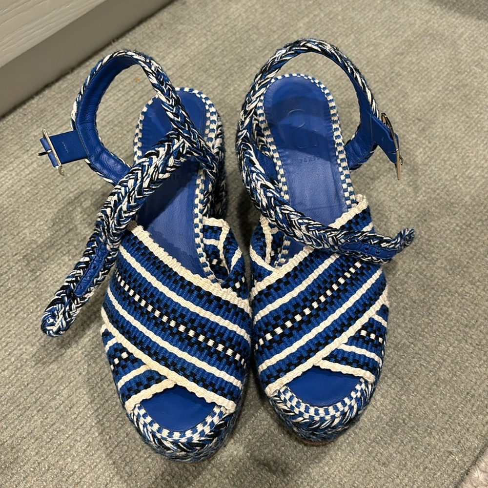 Blue woven platform